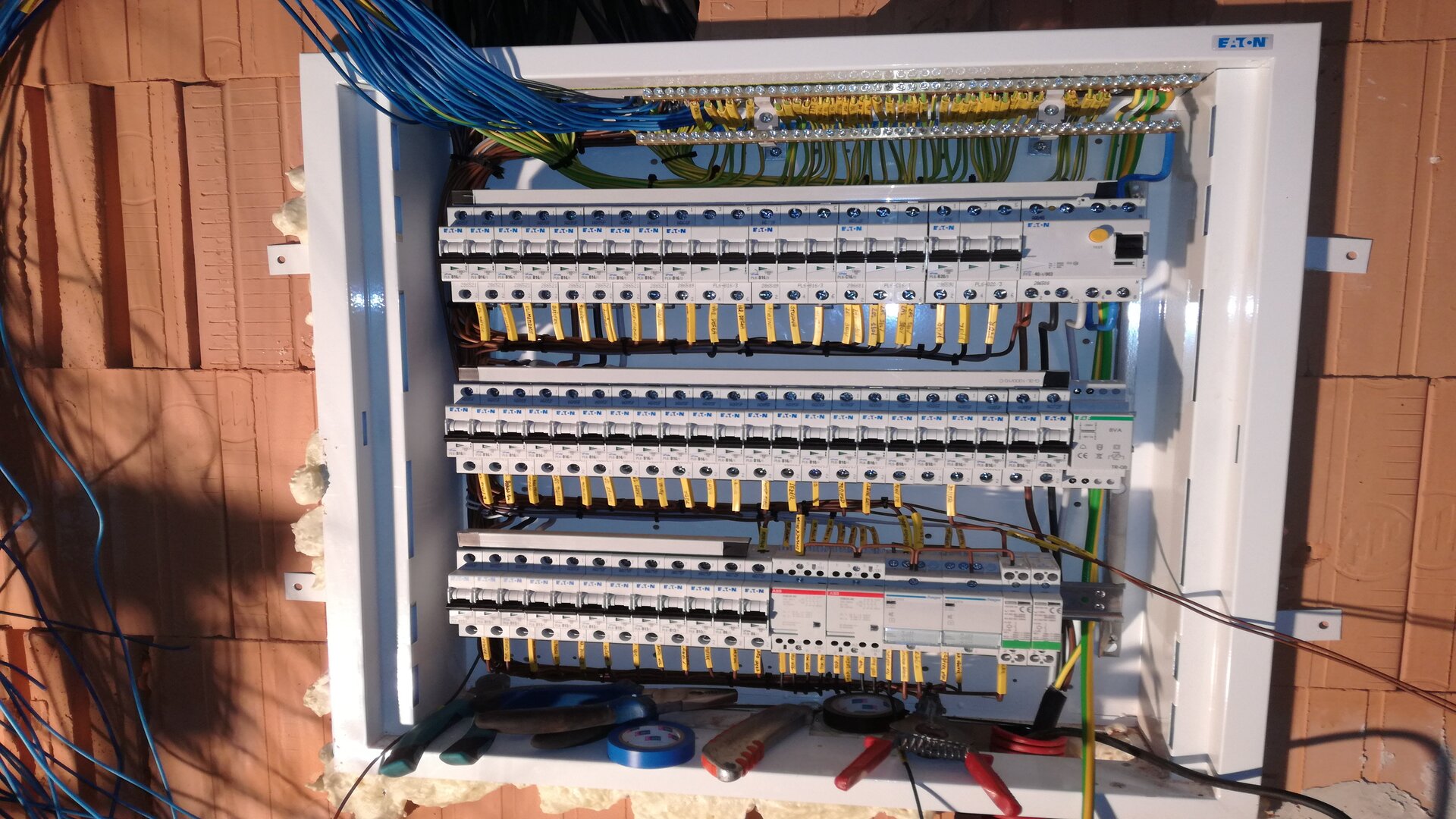 elektroinstalacni-prace-florus-pozad-web